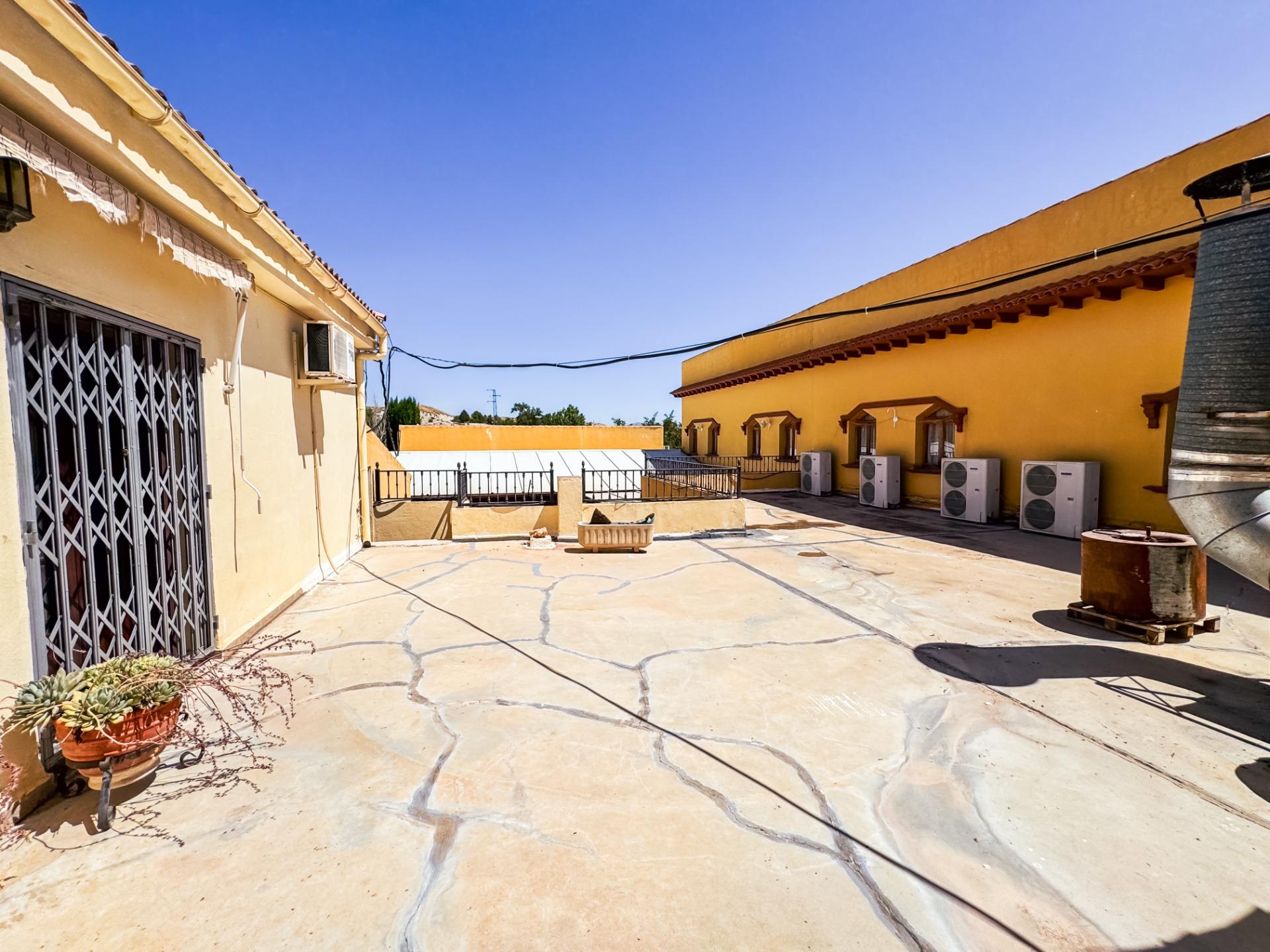 Edificio en venta en Castillejar 35/97