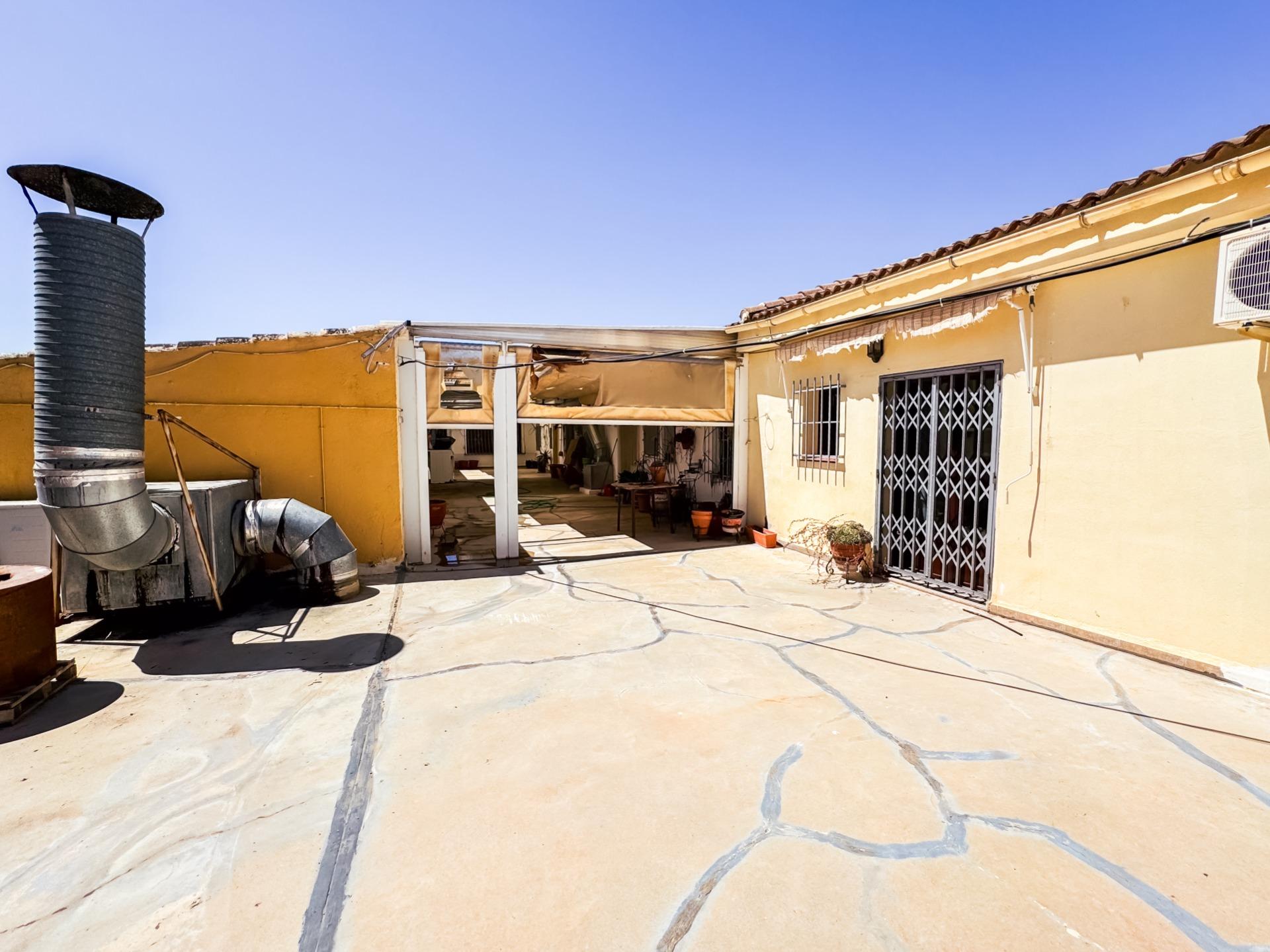 Edificio en venta en Castillejar 38/97