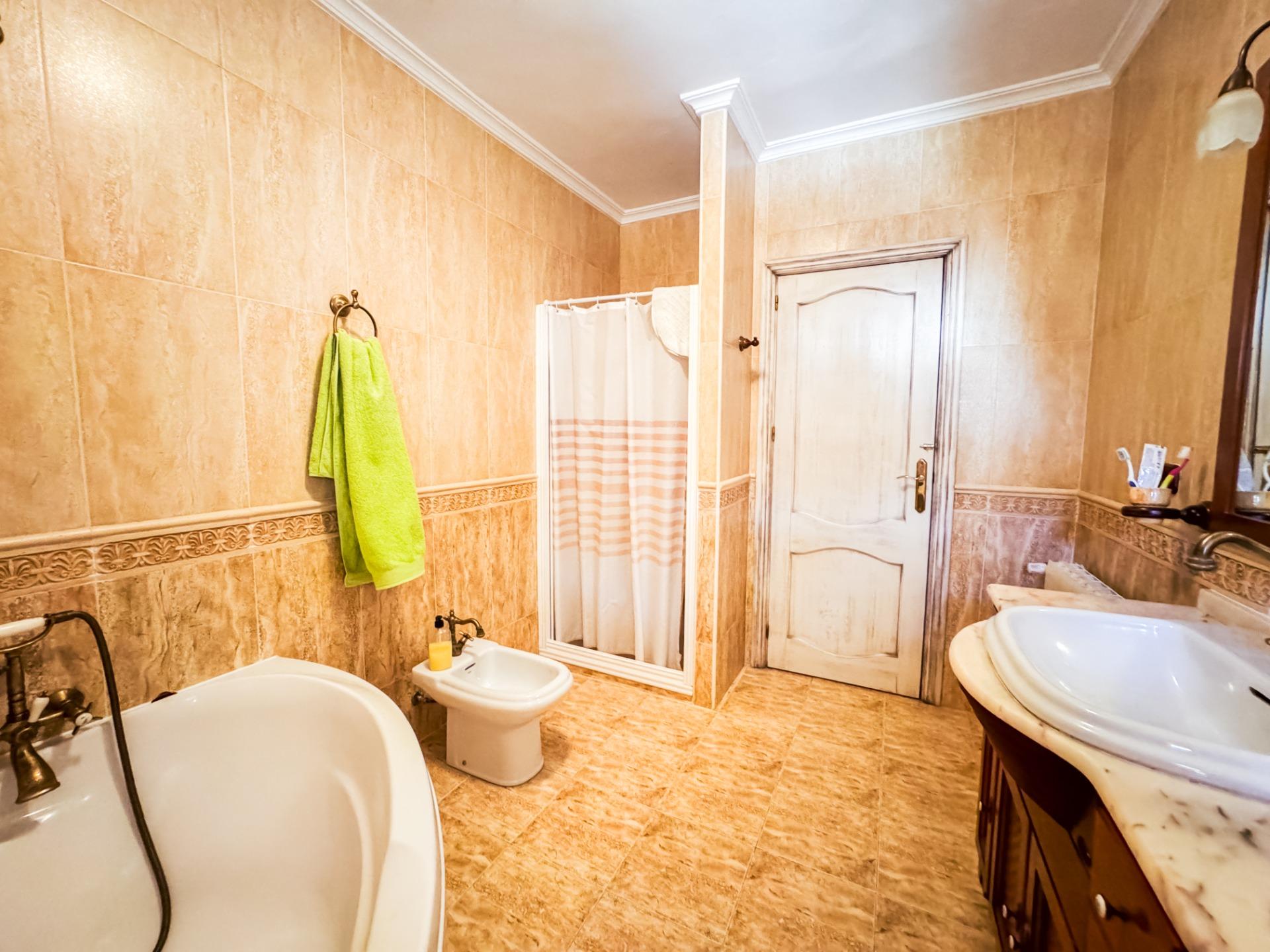 Edificio en venta en Castillejar 47/97