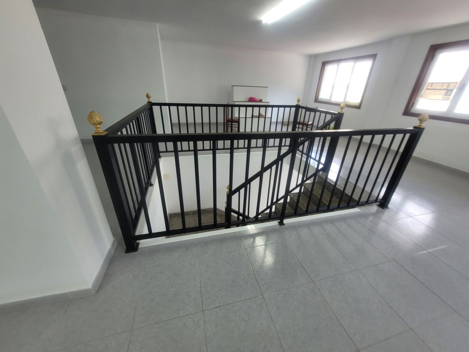 Oficina en alquiler  Santa Comba  4/33