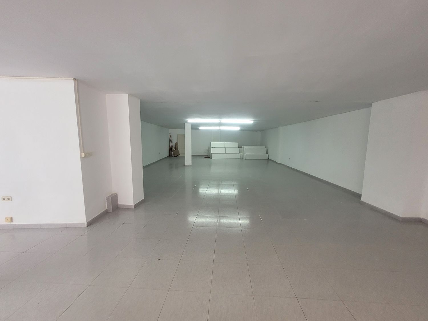 Oficina en alquiler  Santa Comba  5/33