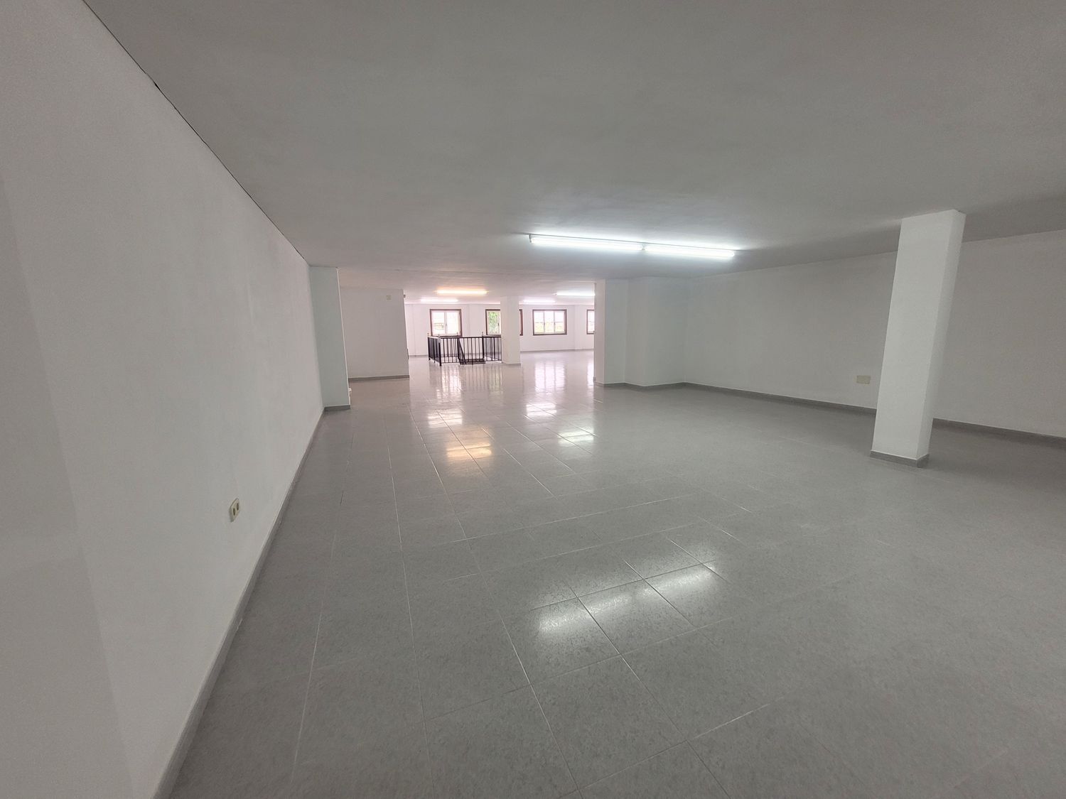Oficina en alquiler  Santa Comba  6/33