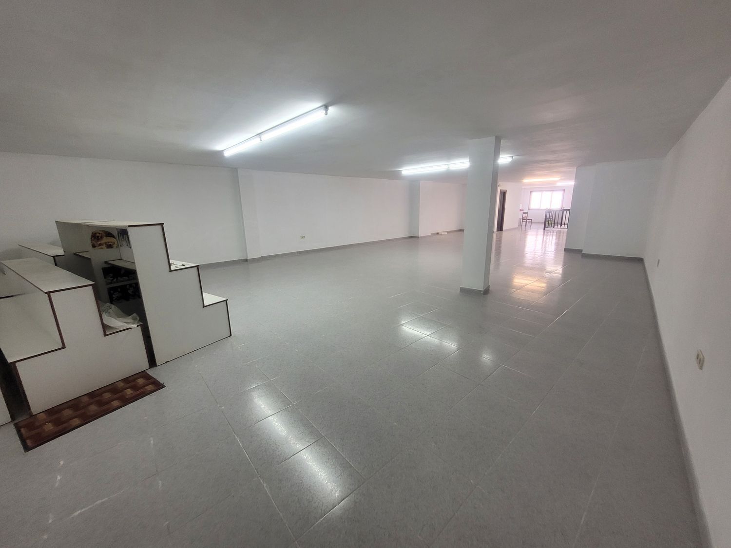 Oficina en alquiler  Santa Comba  7/33
