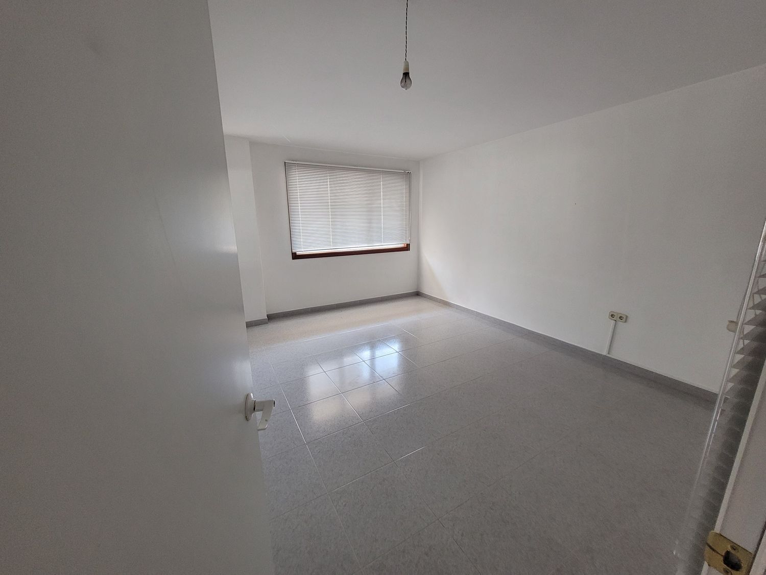 Oficina en alquiler  Santa Comba  22/33