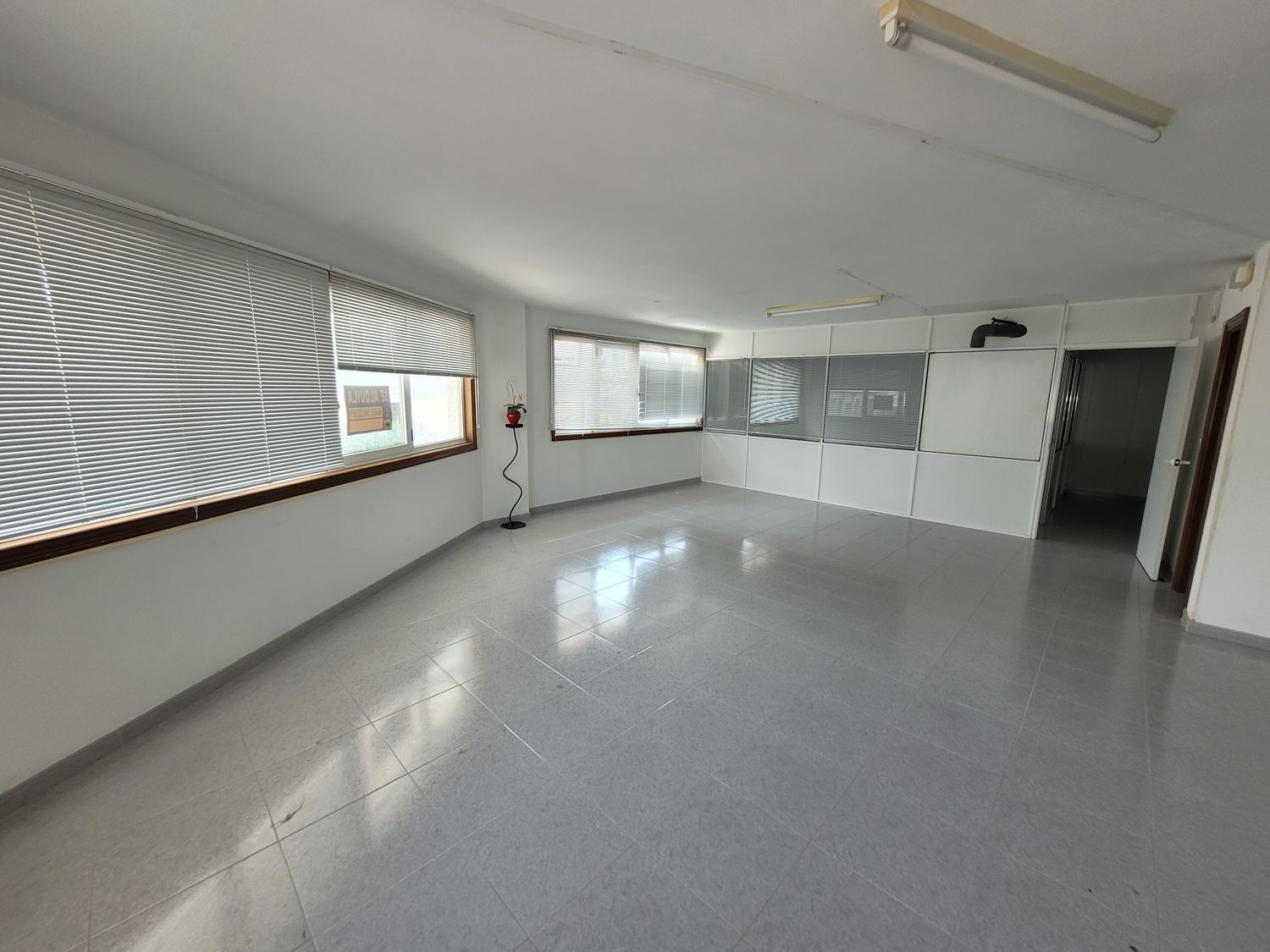 Oficina en alquiler  Santa Comba  24/33