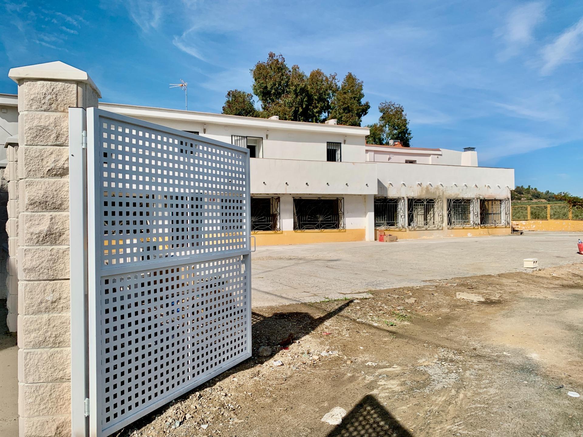 Edificio en venta en Villanueva del Rio y Minas 62/96