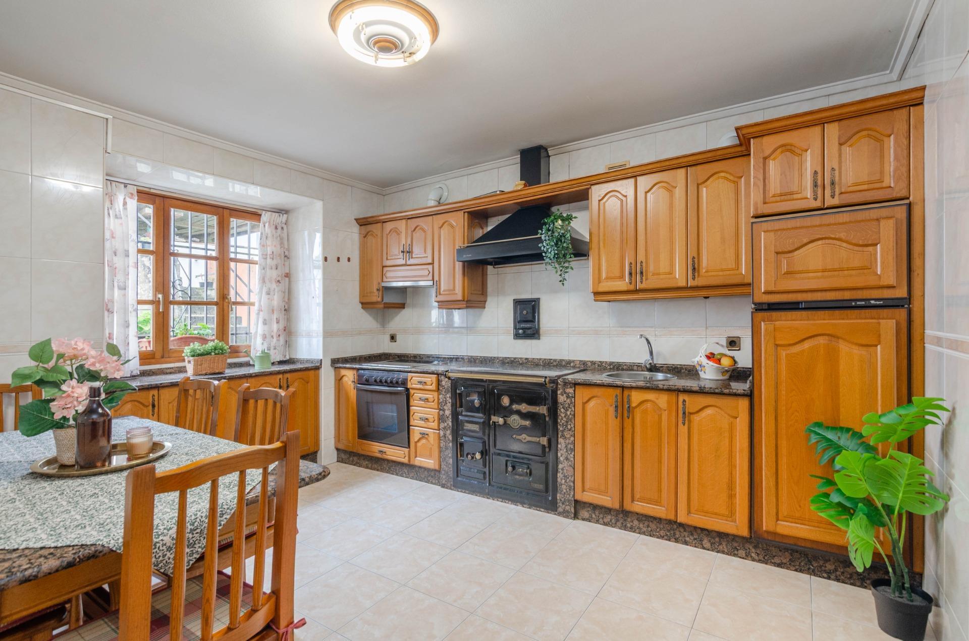 Casas o chalets-Venta-Salas-2036147