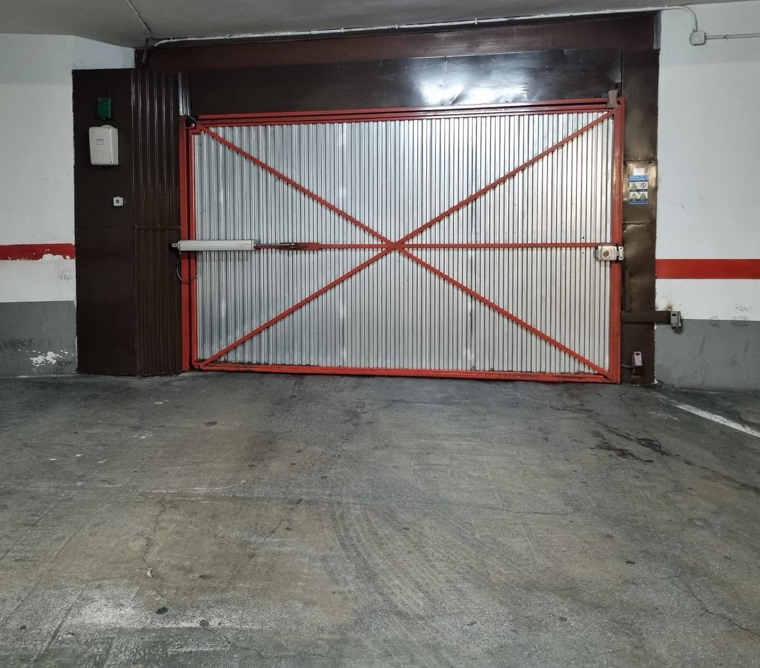 Garaje en venta  calle de la Luna, Madrid  1/1