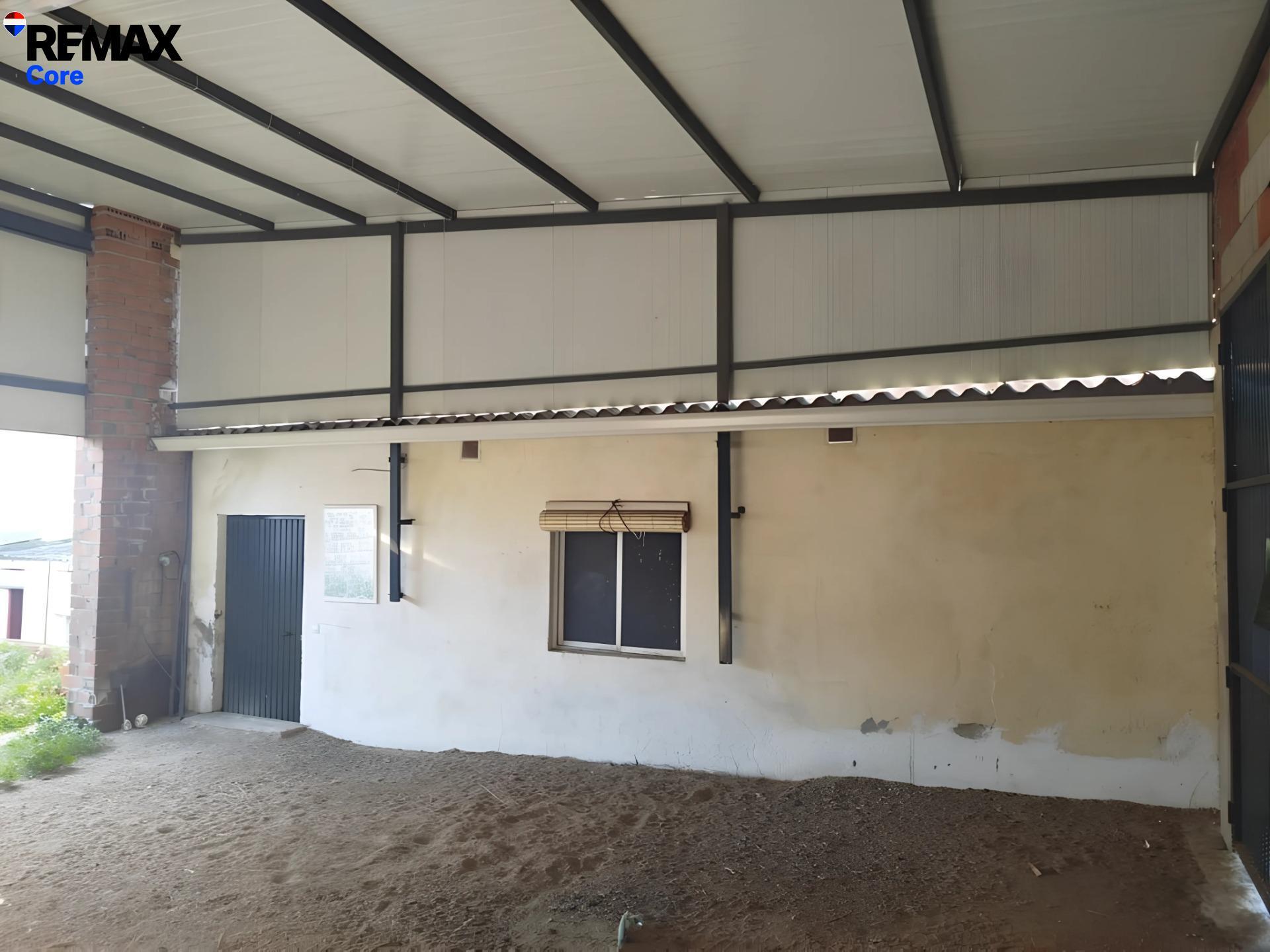 Nave Industrial en venta en Esparragalejo 12/16