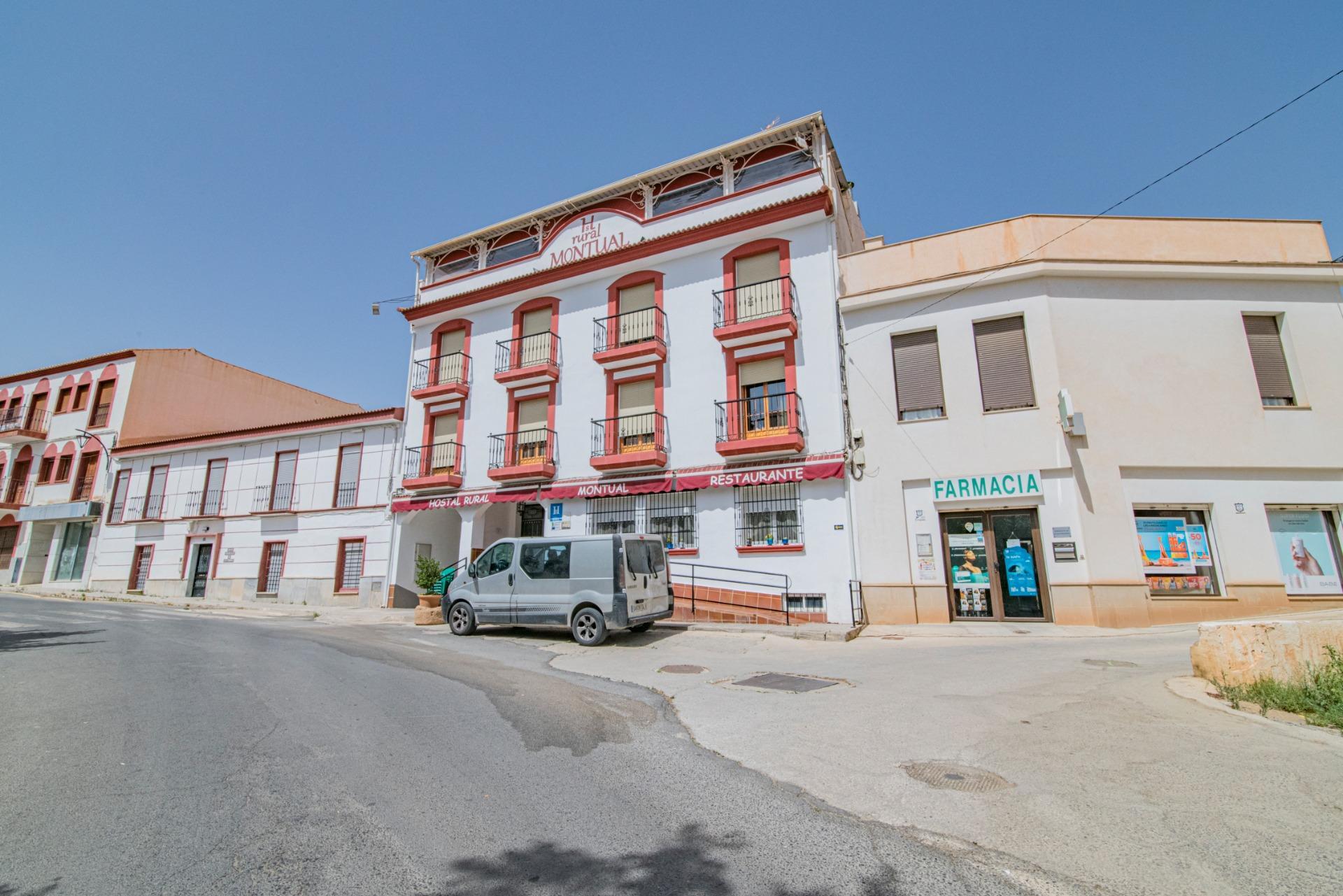 Edificios-Venta-Cortes y Graena-1395070-Foto-2