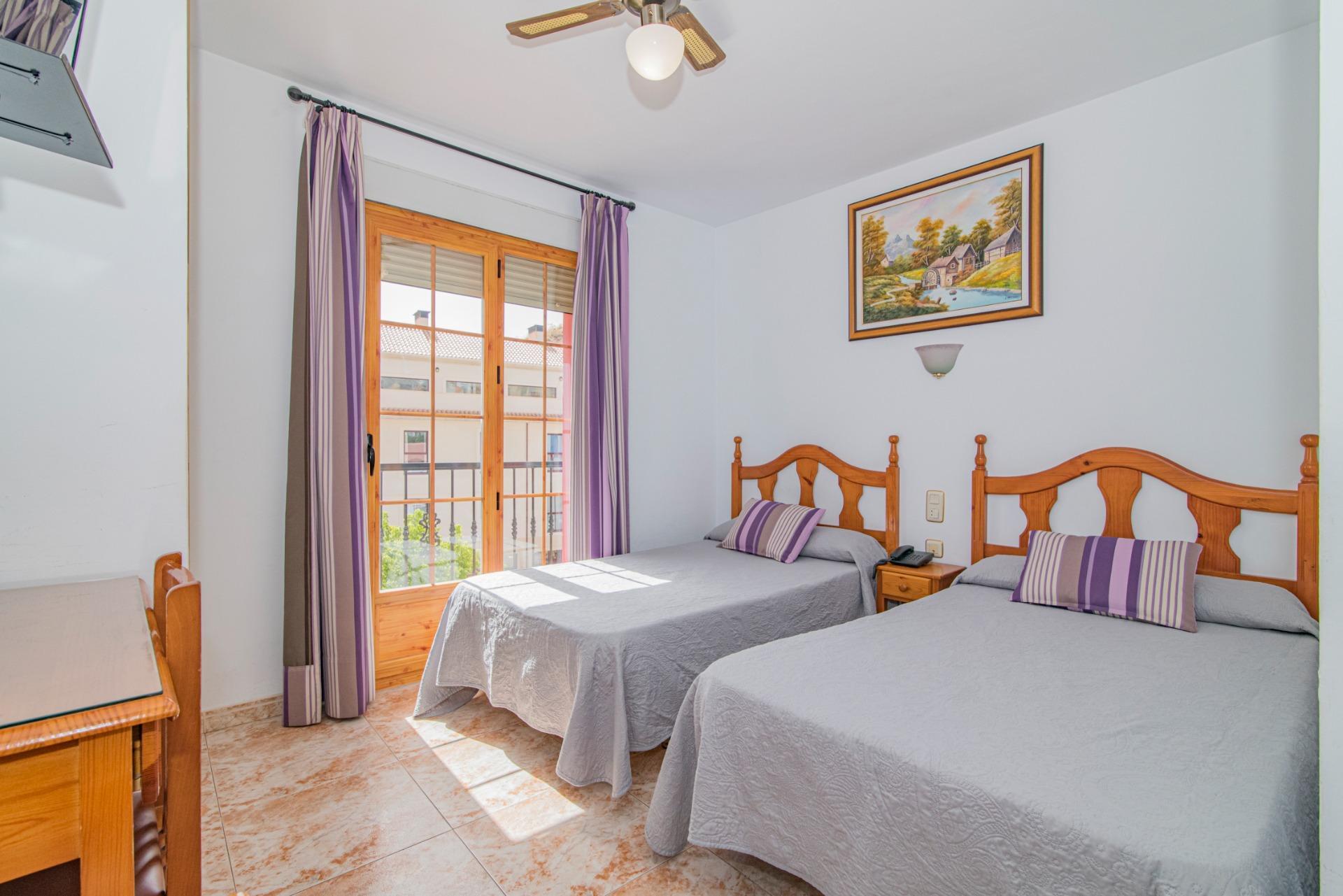 Edificios-Venta-Cortes y Graena-1395070-Foto-33