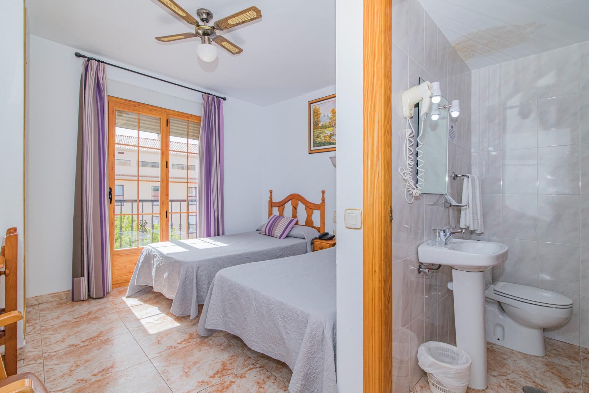 Edificios-Venta-Cortes y Graena-1395070-Foto-34