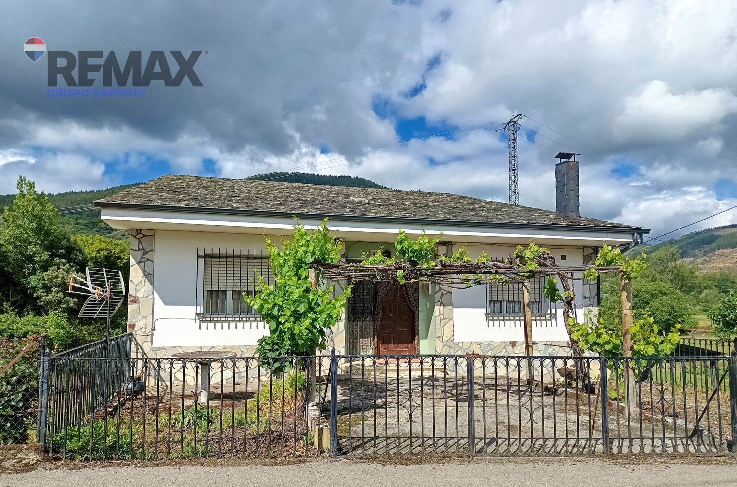 Chalet individual en venta, Vilela, León