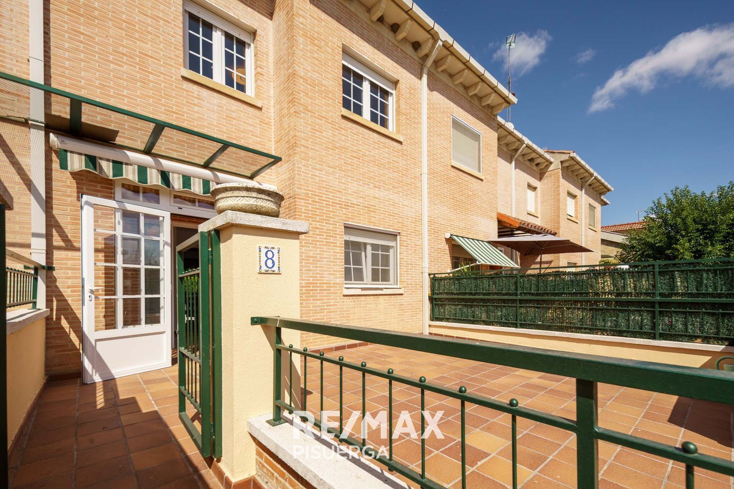 Chalet adosado en venta, Fuensaldaña