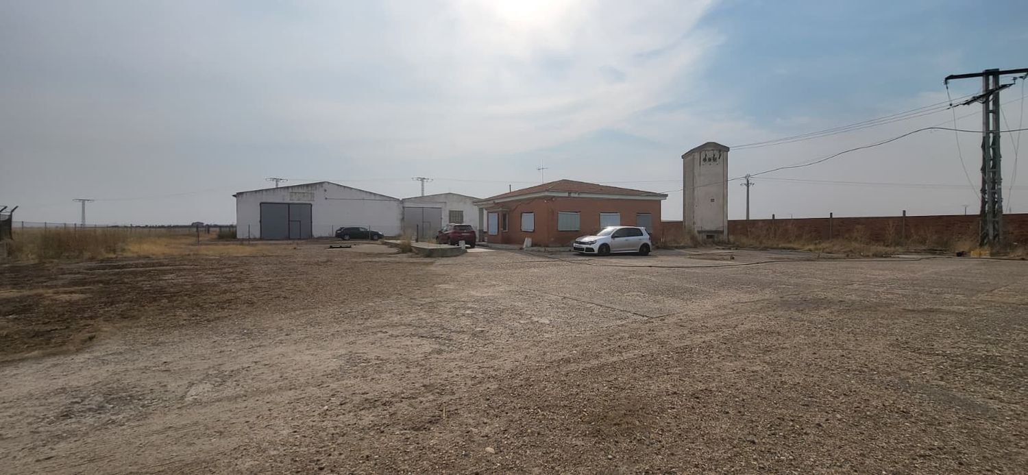 Nave Industrial en venta  Valdestillas  2/14