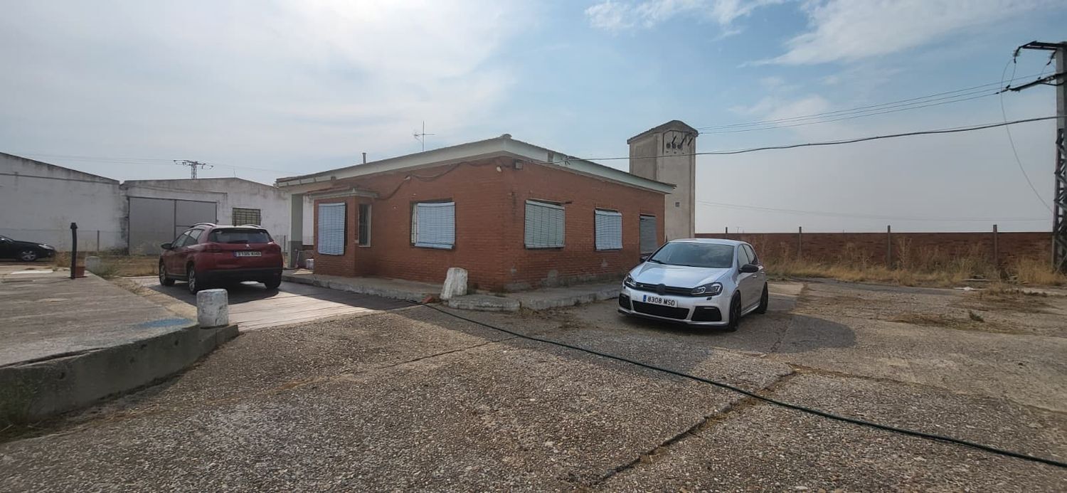 Nave Industrial en venta  Valdestillas  6/14