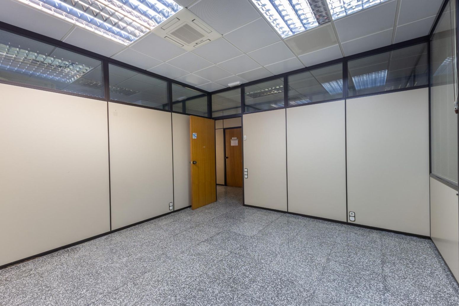 Oficinas-Venta-Valencia-2411861-Foto-26