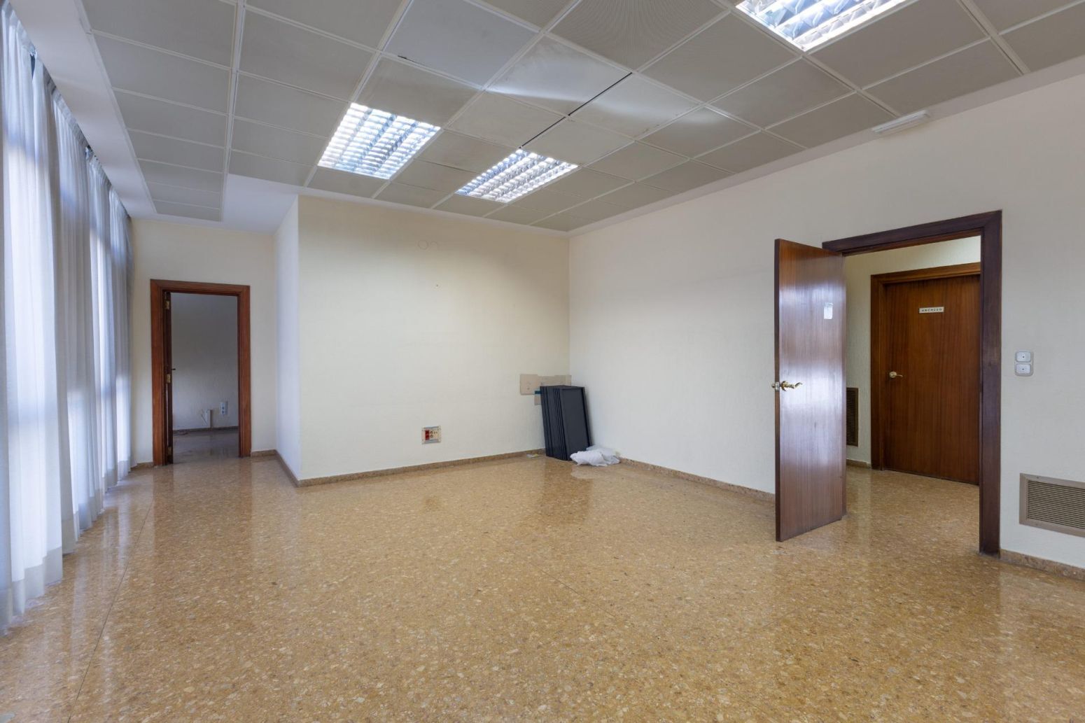 Oficinas-Venta-Valencia-2411861-Foto-40