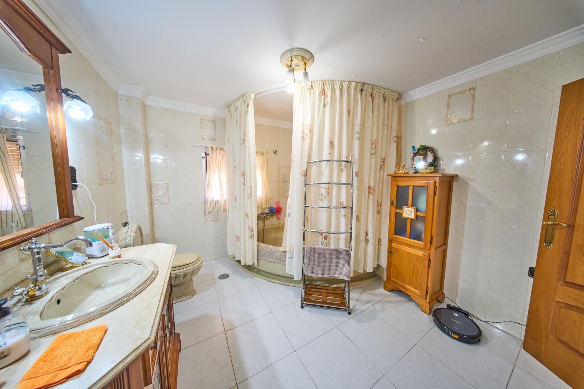 Casa en venta en calle Parrizal, Nivar 24/44