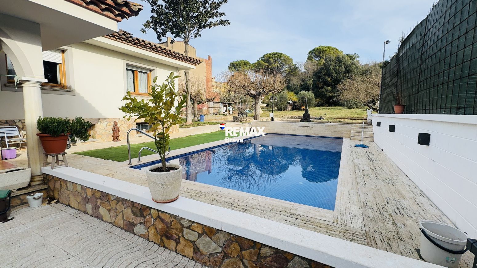 Casa en venta  calle CL ULLASTRET, Girona  1/1