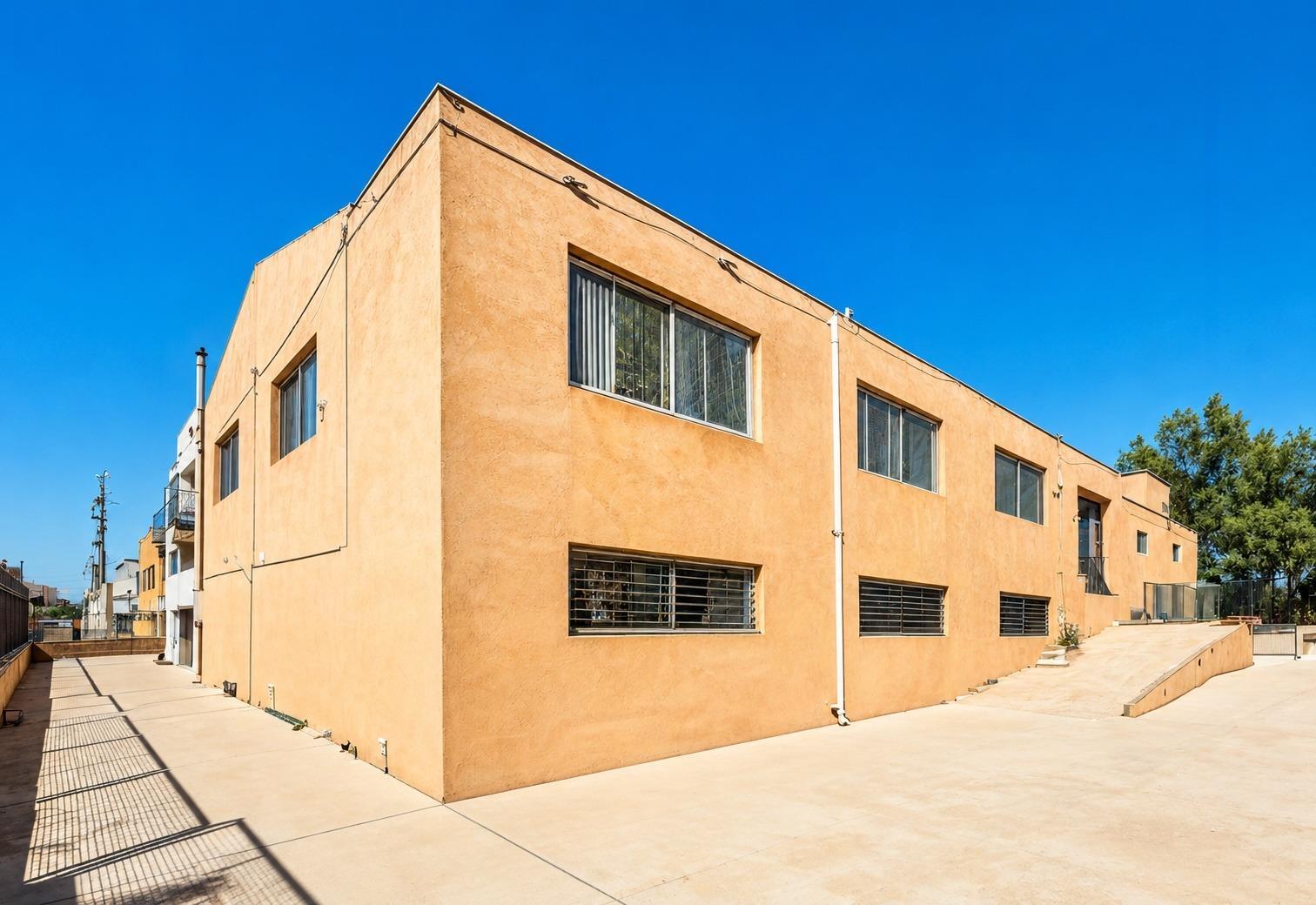 Naves-Venta-Almansa-2412203-Foto-2
