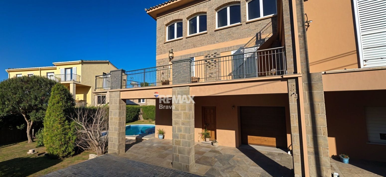 Casa en venta  calle CL CABANYA, Celra  1/1