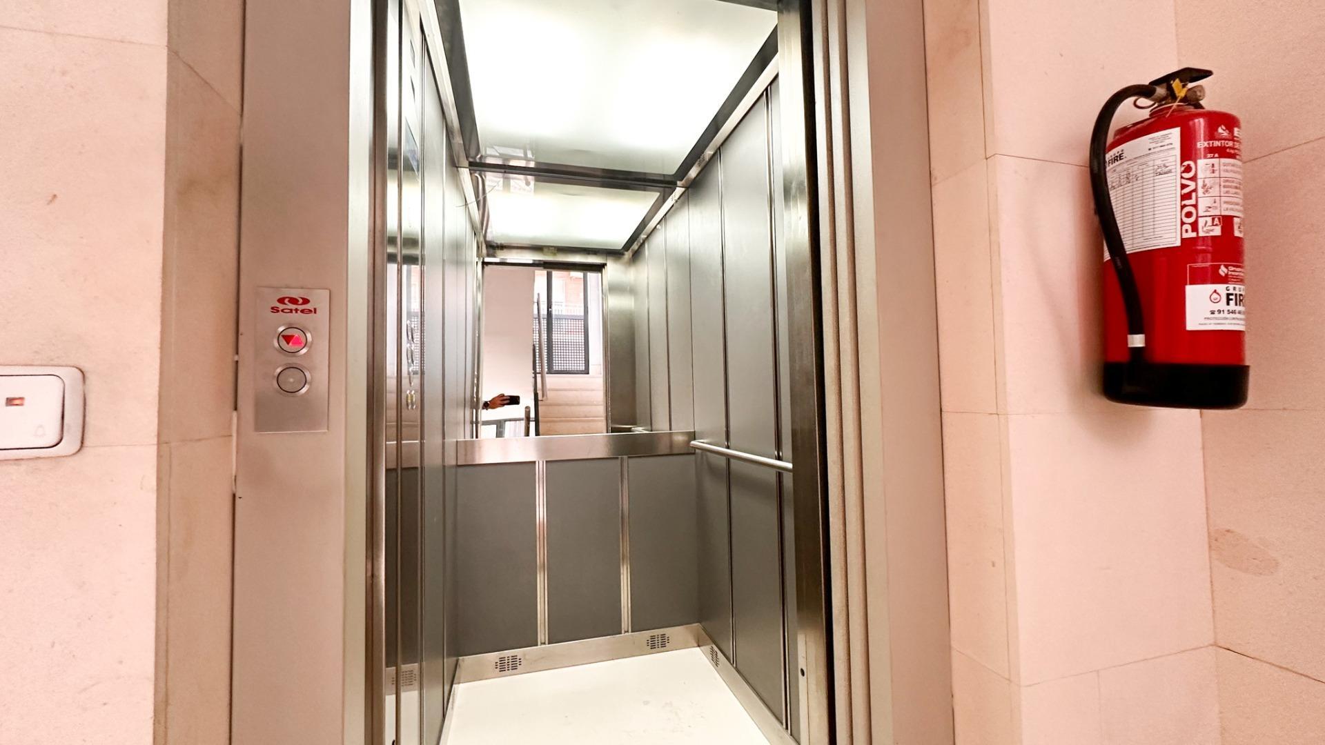 Edificios-Venta-Madrid-2413118-Foto-3