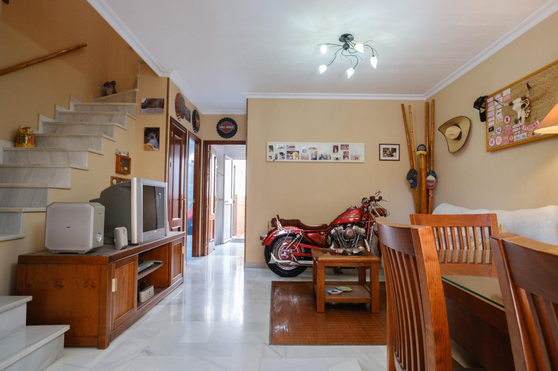 Chalet adosado en venta, La Algaba