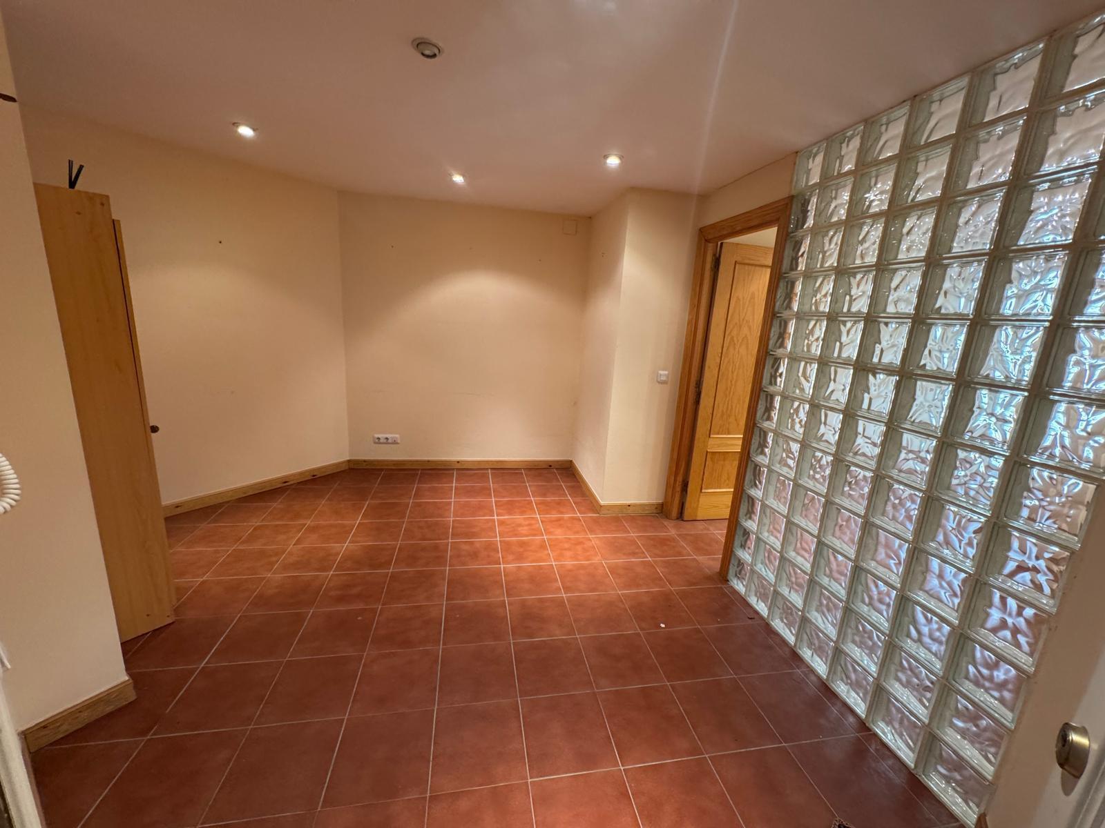 Negocios-Venta-Torrelavega-2412800-Foto-5