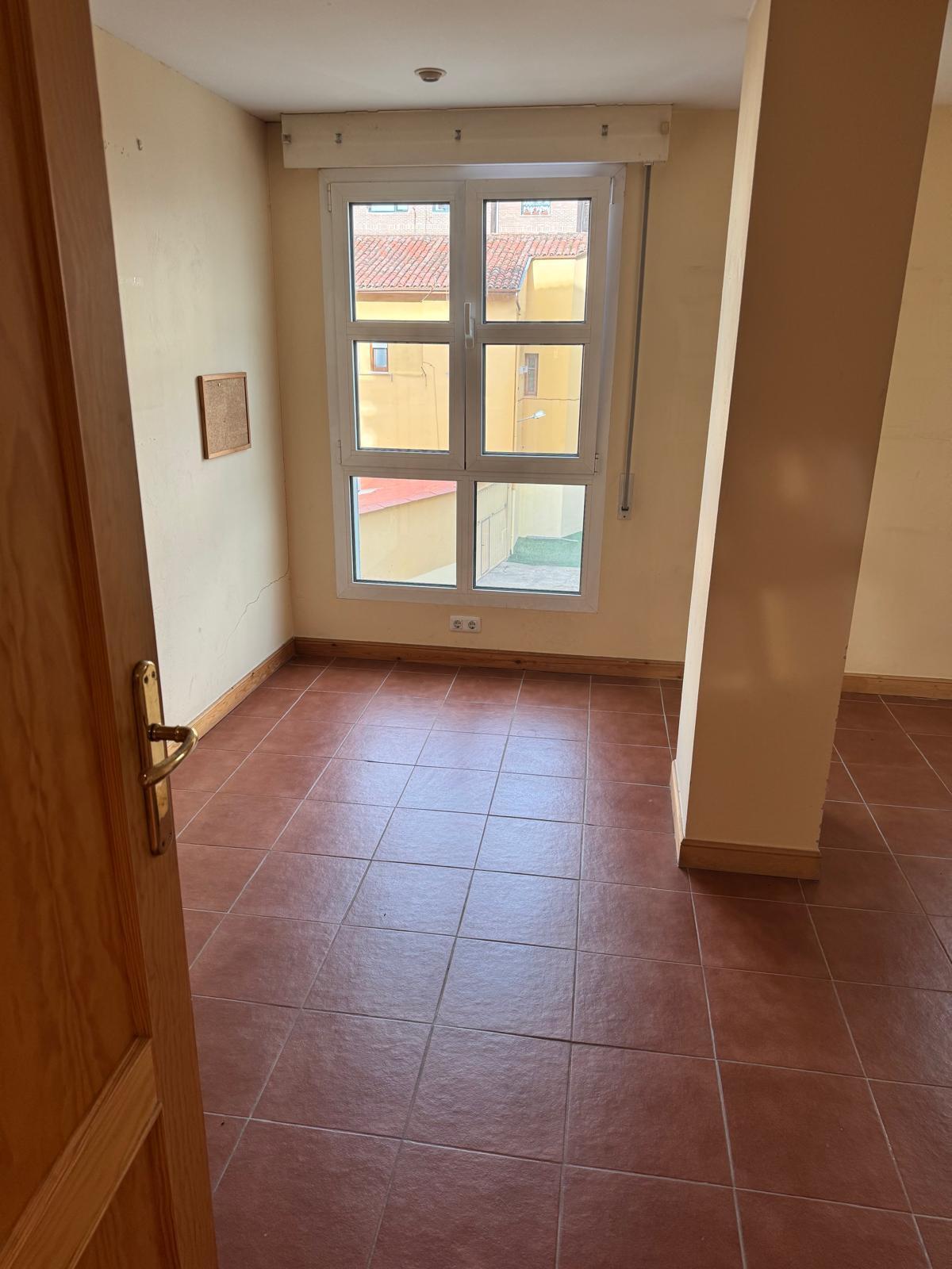 Negocios-Venta-Torrelavega-2412800-Foto-10