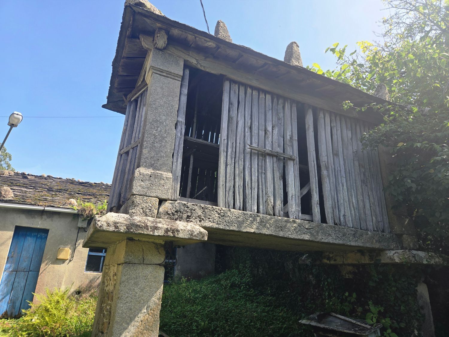 Casa en venta en Viveiro 8/25