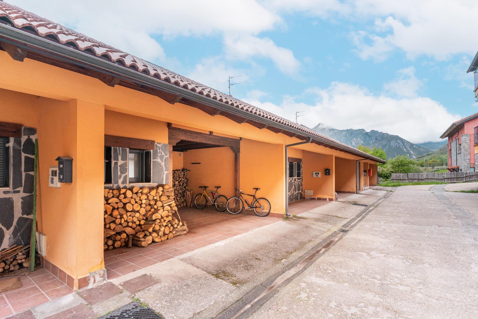 Casa en venta  calle COFIÑAL (CARRETERA DE BOÑAR A PUERTO DE TARNA) S, Puebla de Lillo  6/50