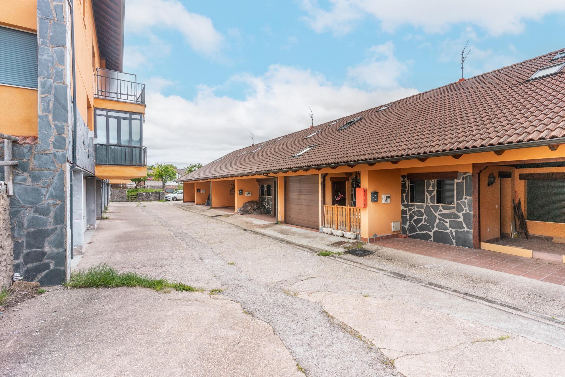 Casa en venta  calle COFIÑAL (CARRETERA DE BOÑAR A PUERTO DE TARNA) S, Puebla de Lillo  42/50