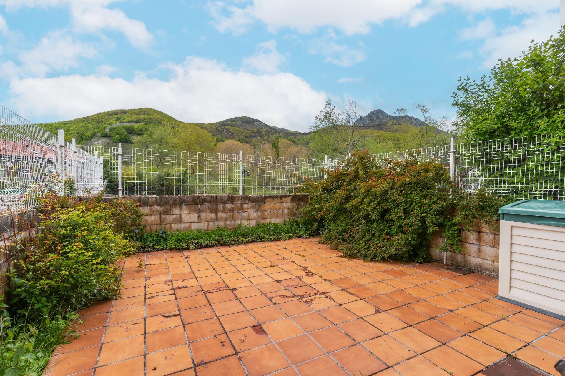 Casa en venta  calle COFIÑAL (CARRETERA DE BOÑAR A PUERTO DE TARNA) S, Puebla de Lillo  43/50