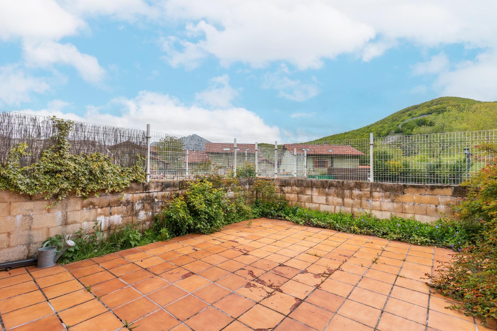 Casa en venta  calle COFIÑAL (CARRETERA DE BOÑAR A PUERTO DE TARNA) S, Puebla de Lillo  45/50