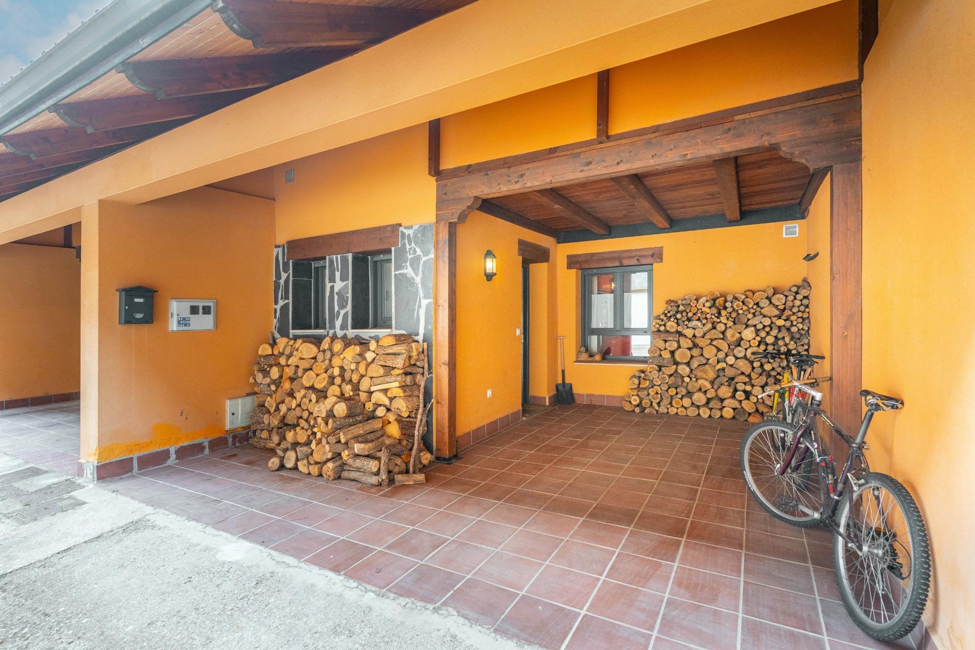 Casa en venta  calle COFIÑAL (CARRETERA DE BOÑAR A PUERTO DE TARNA) S, Puebla de Lillo  46/50