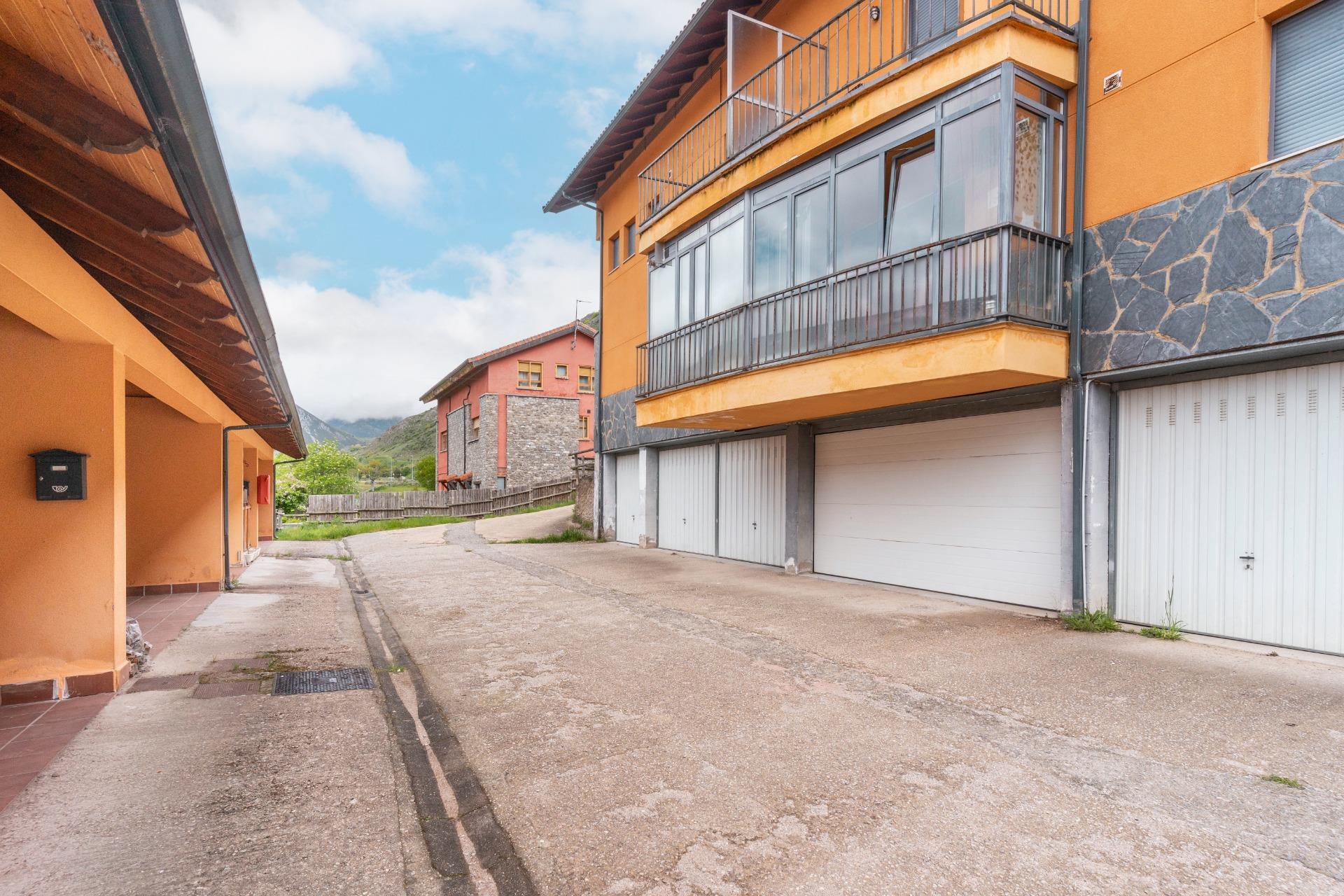 Casa en venta  calle COFIÑAL (CARRETERA DE BOÑAR A PUERTO DE TARNA) S, Puebla de Lillo  47/50