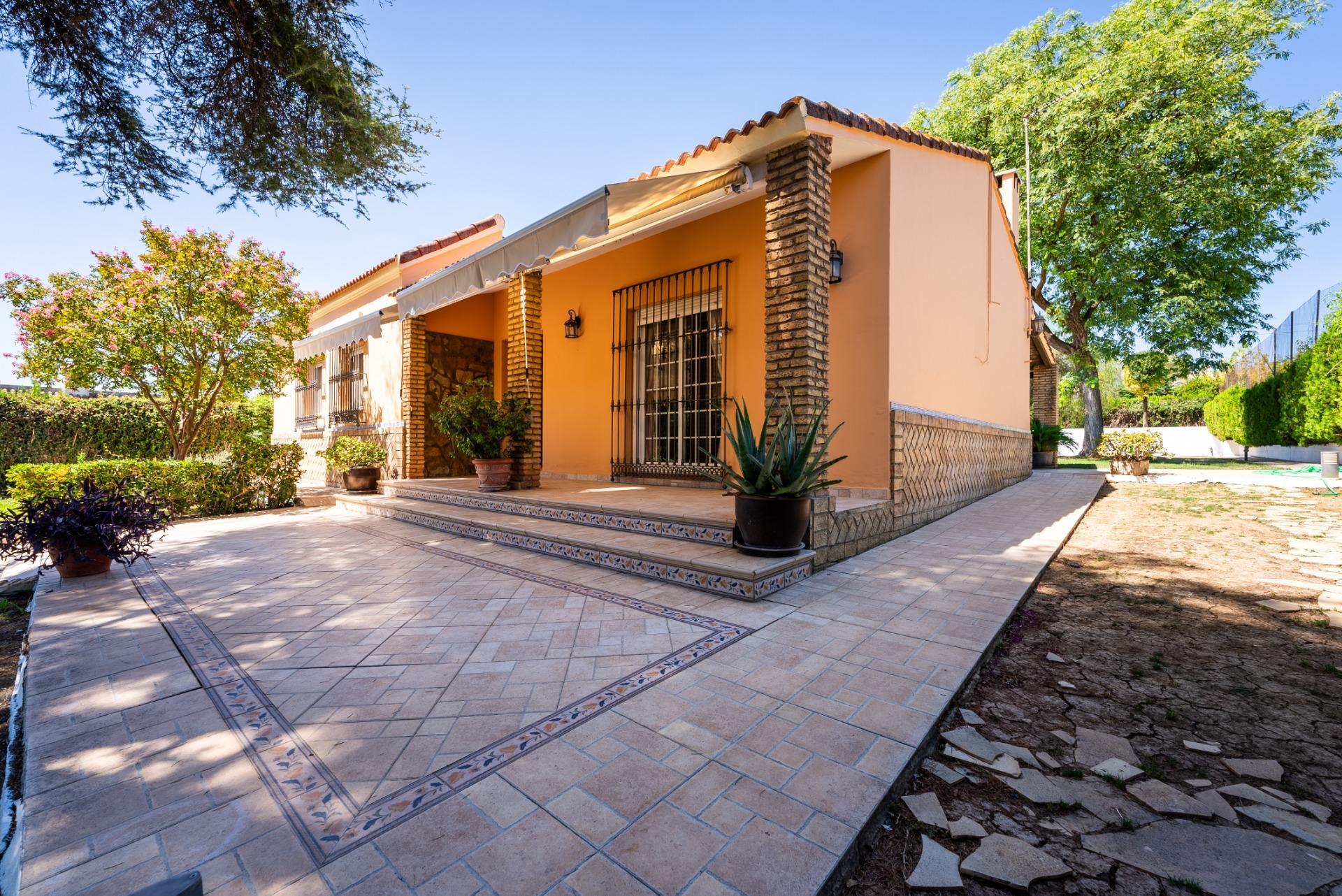 Casa en venta  calle de los Tulipanes, Palomares del Rio  5/46