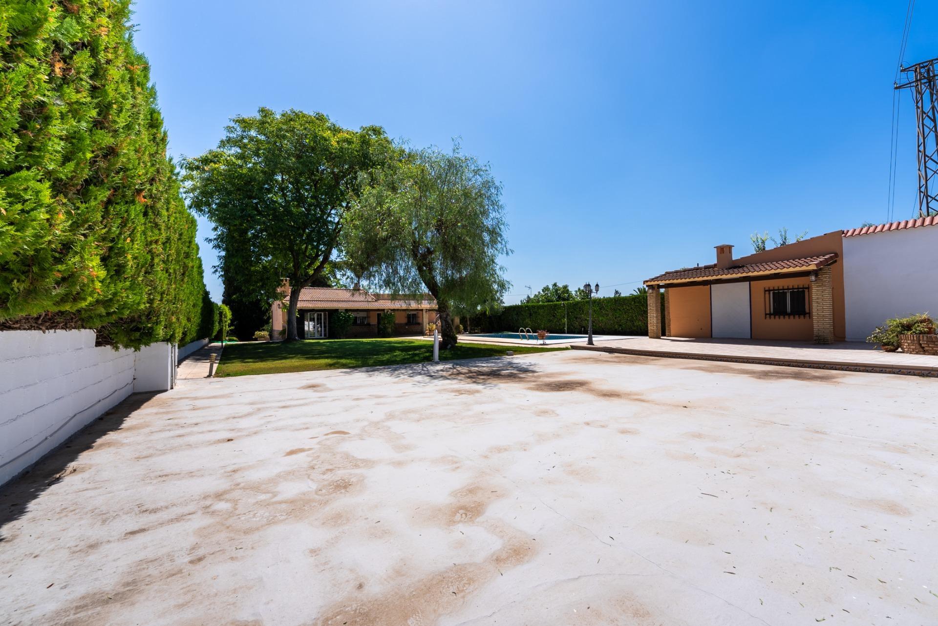 Casa en venta  calle de los Tulipanes, Palomares del Rio  41/46