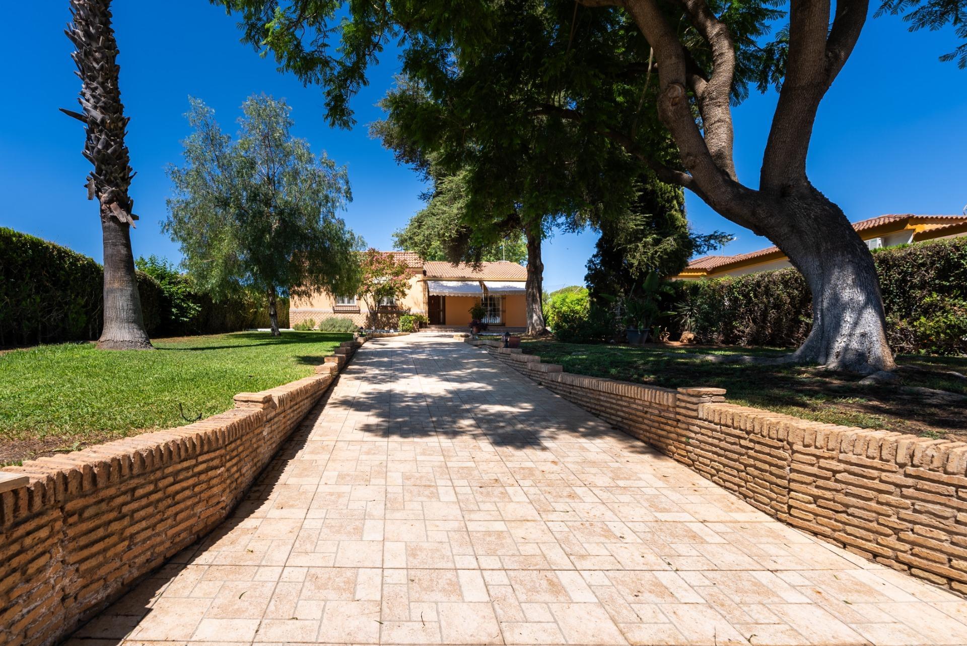 Casa en venta  calle de los Tulipanes, Palomares del Rio  46/46
