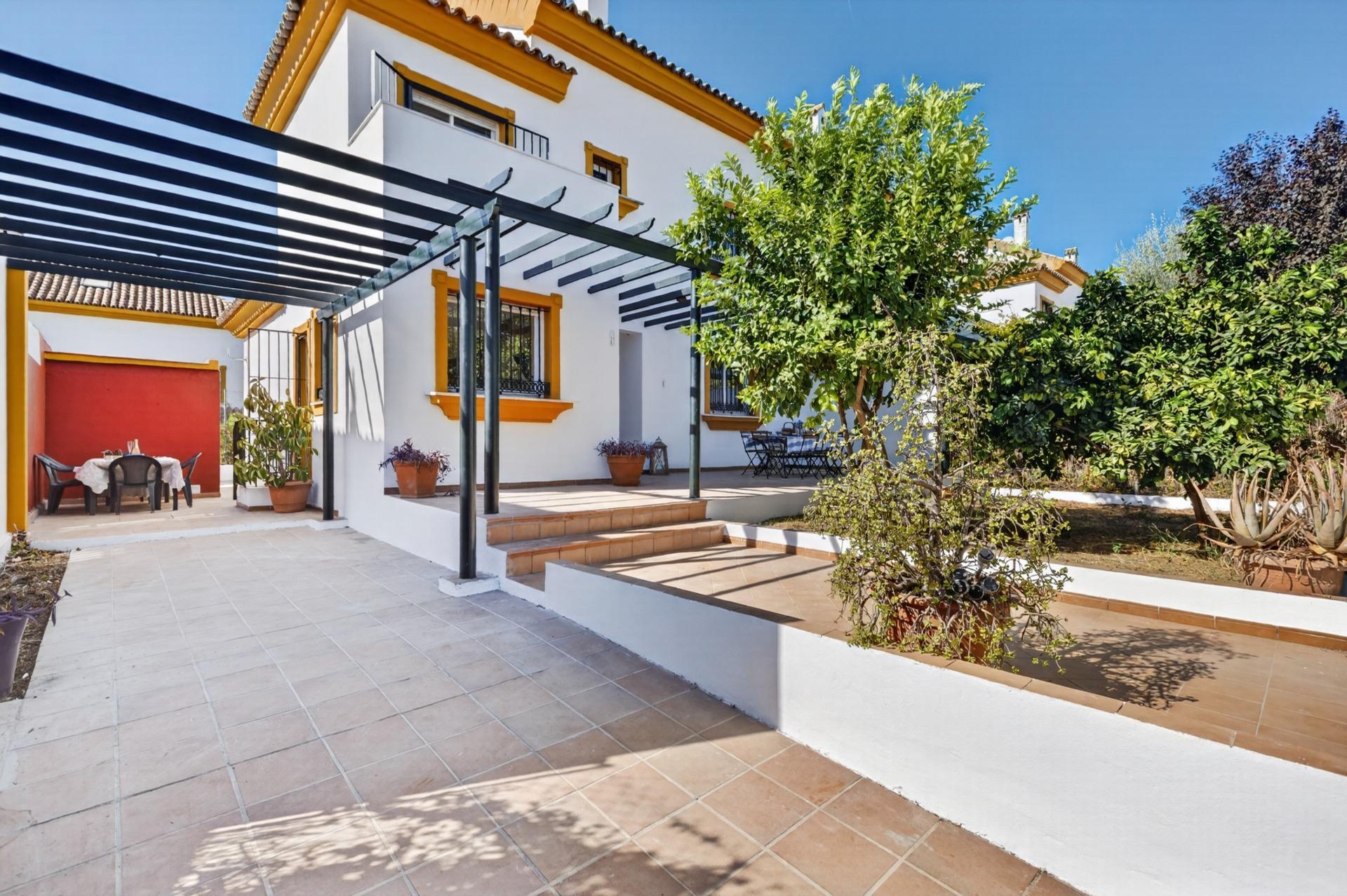 Chalet pareado en venta, Gines
