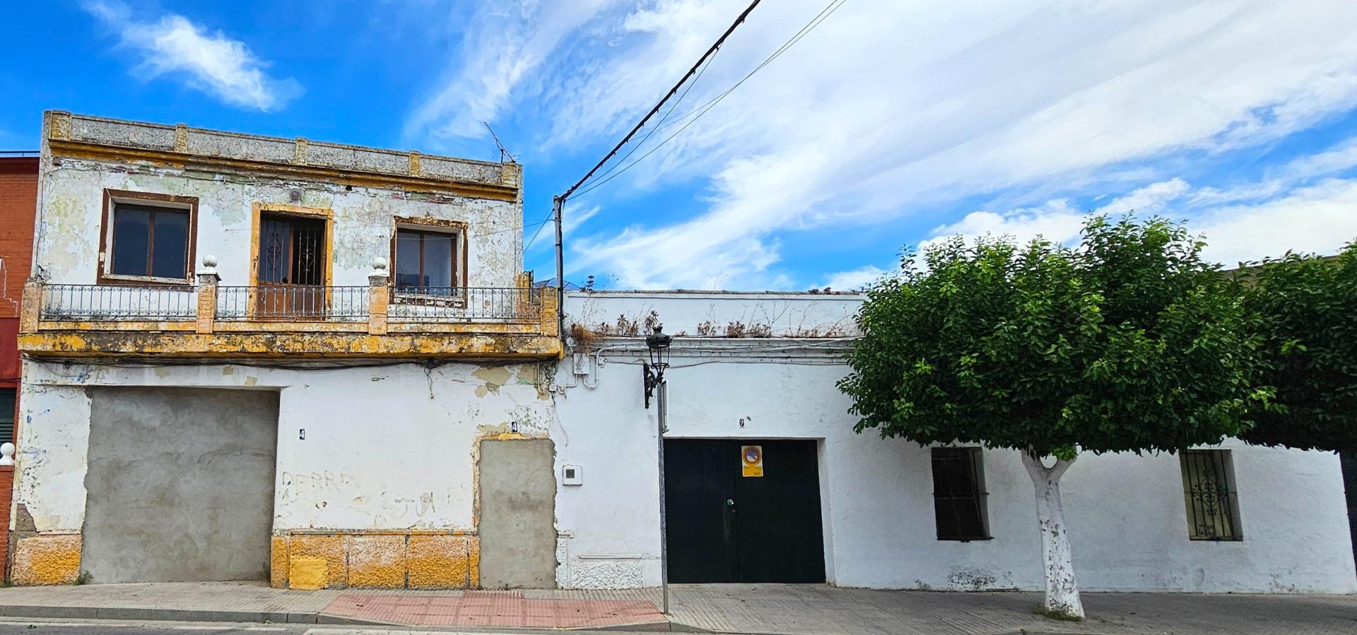 Chalet adosado en venta, La Algaba