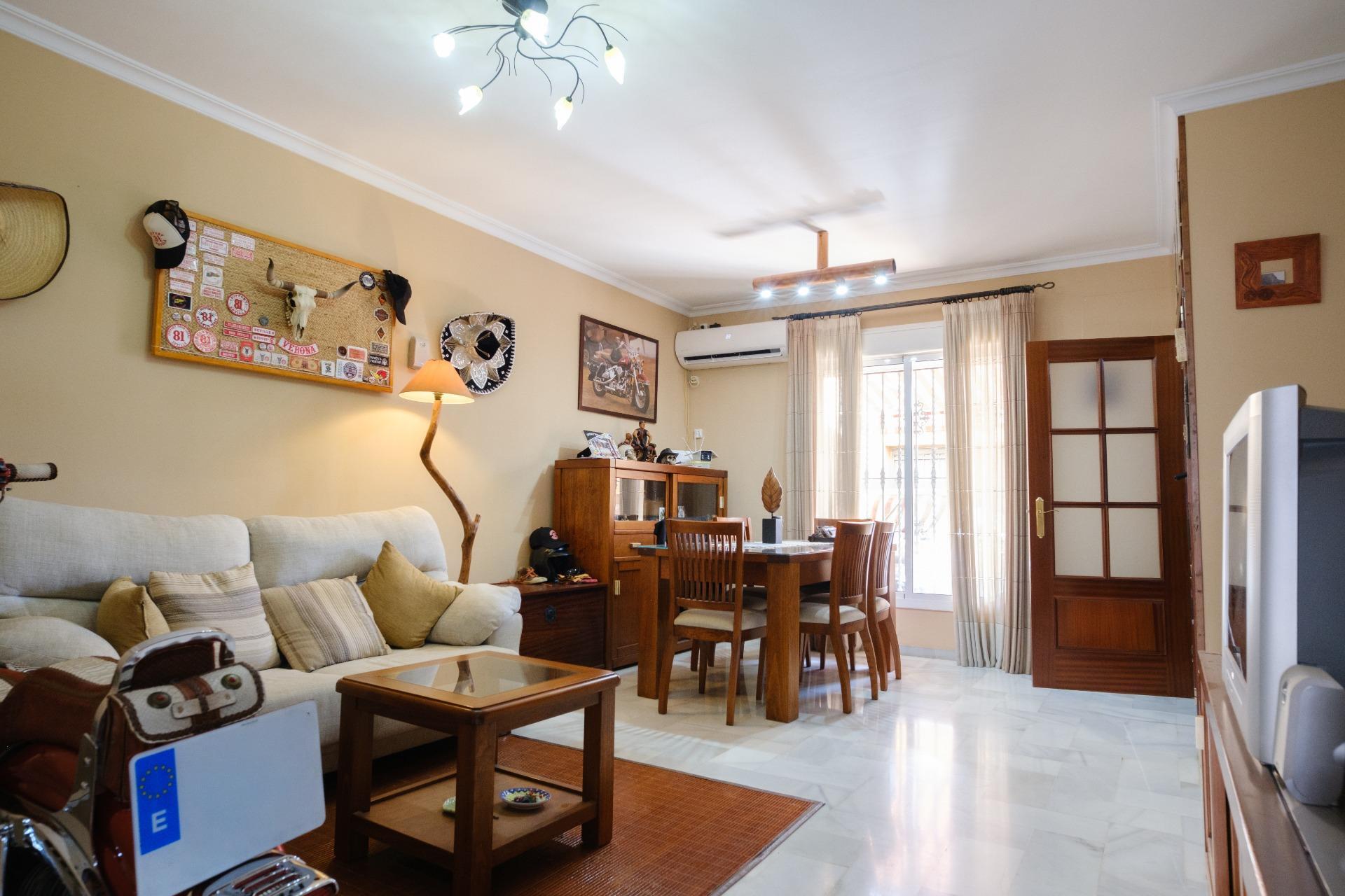 Chalet adosado en venta, La Algaba