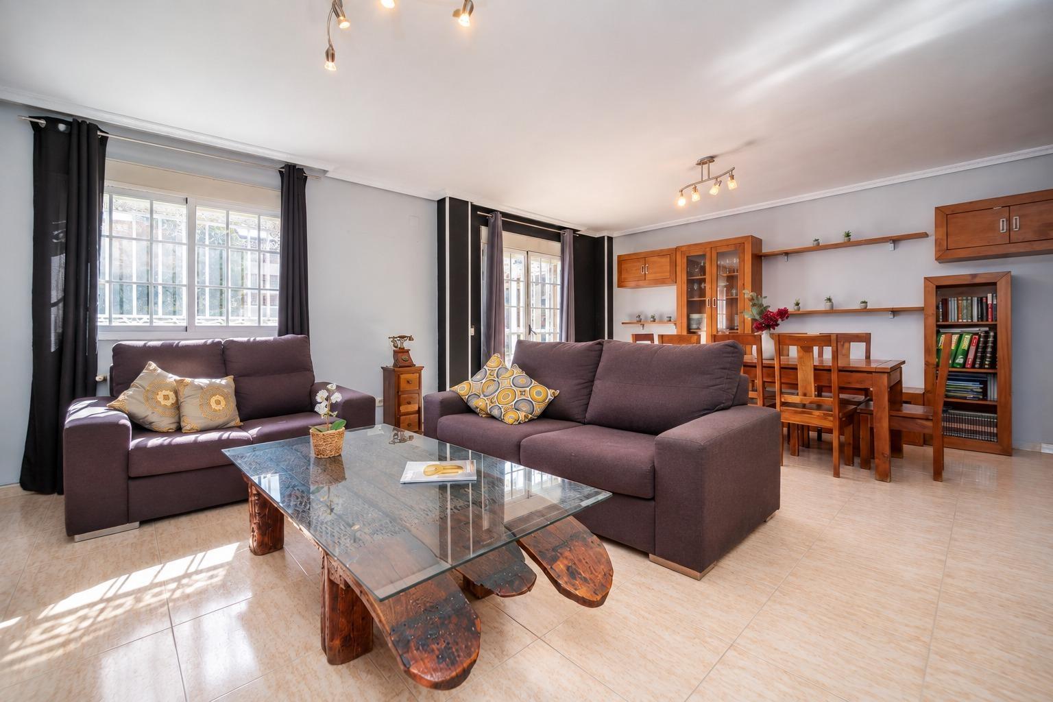Chalet adosado en venta, Meco, Madrid