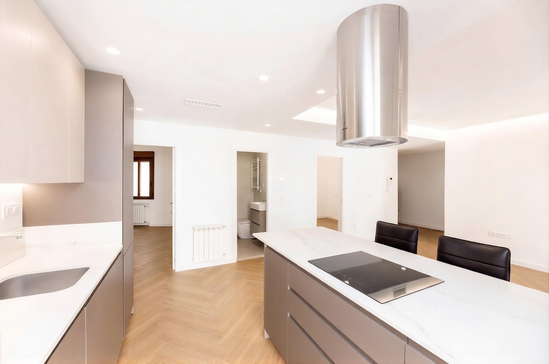 Piso en venta en calle Alcala, 189, Madrid 5/32