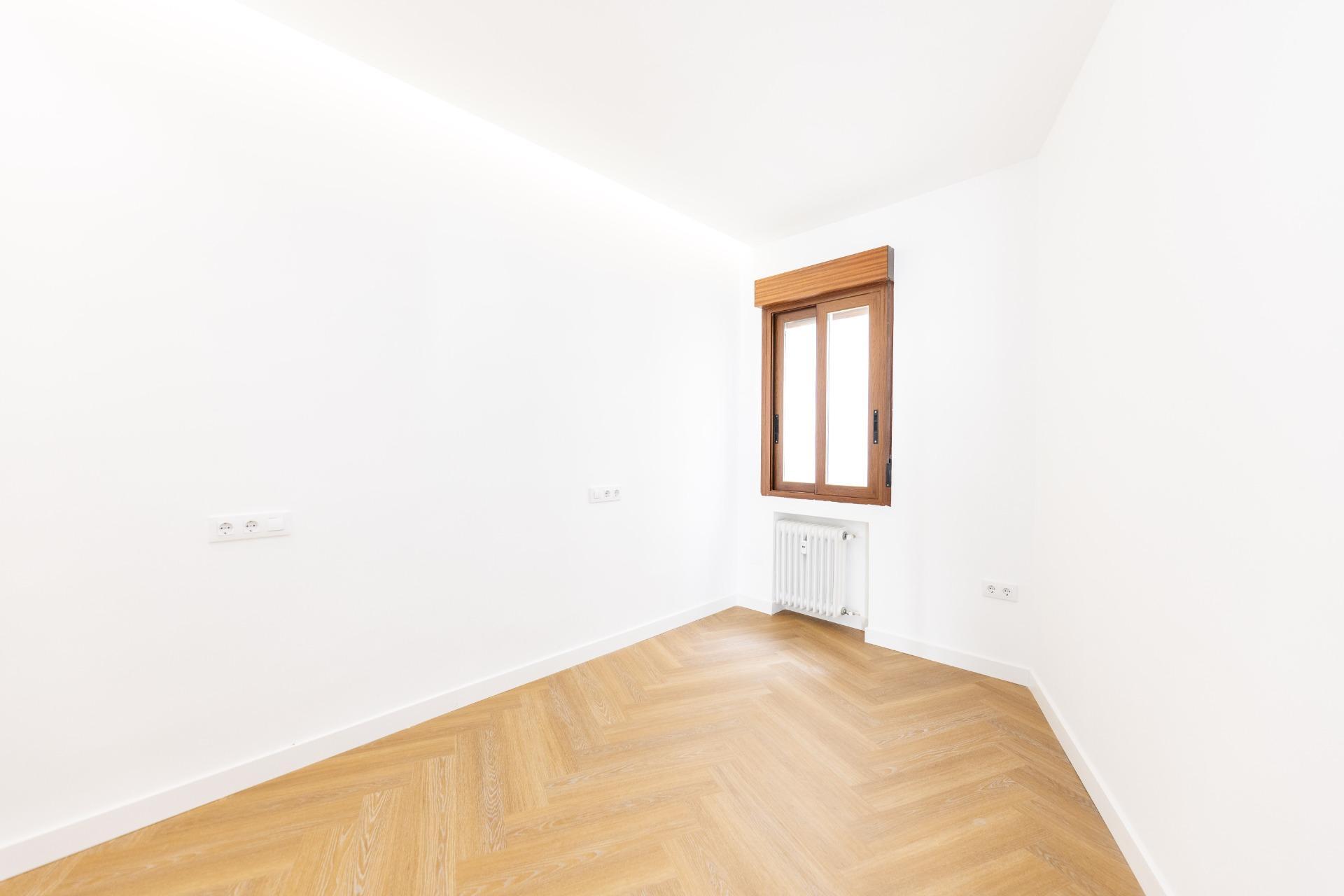 Piso en venta en calle Alcala, 189, Madrid 15/32
