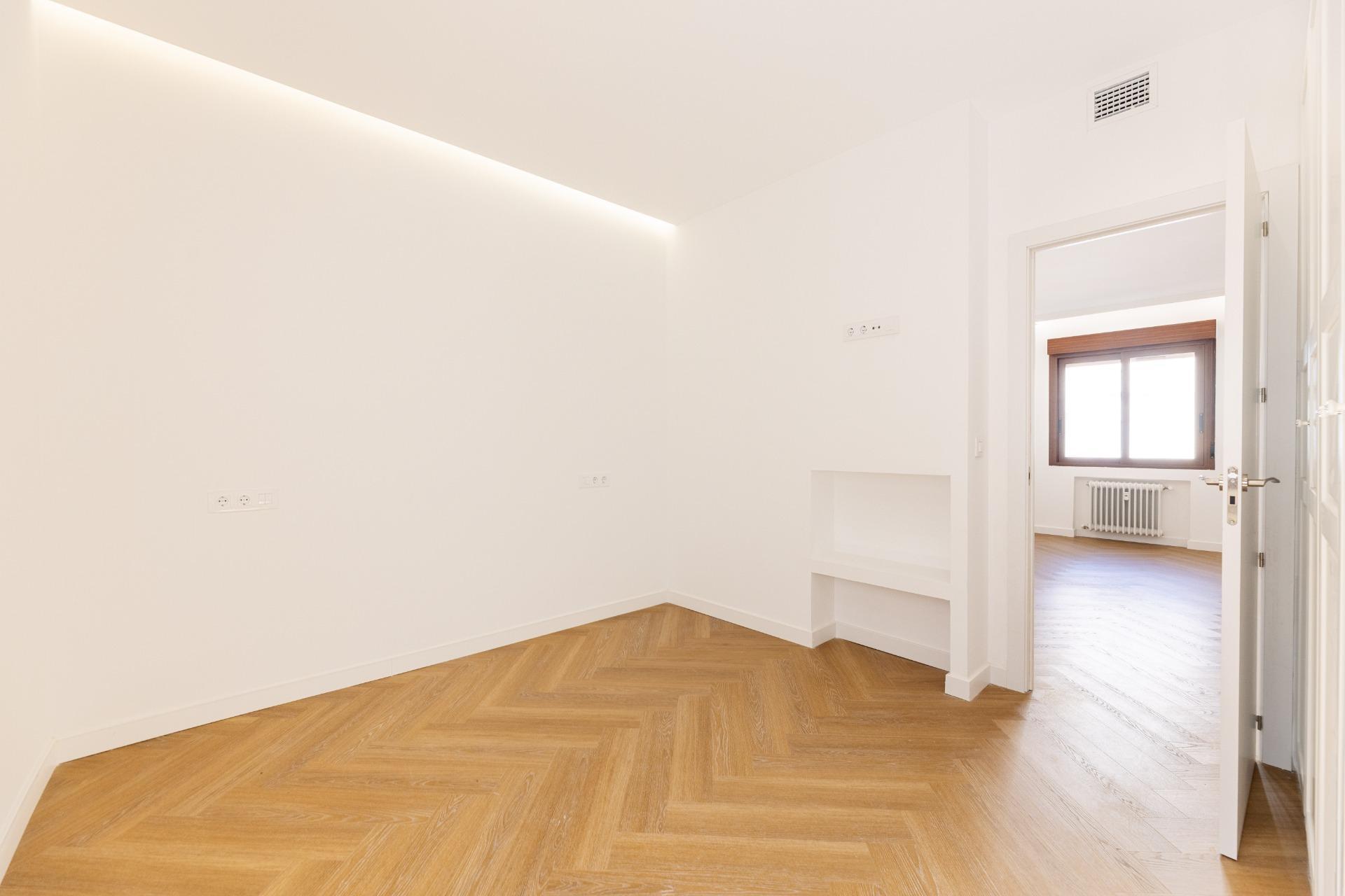 Piso en venta en calle Alcala, 189, Madrid 26/32