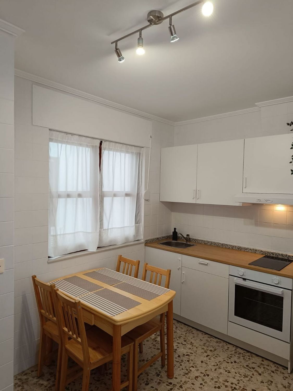 Edificios-Venta-MaÃ±Ã³n-2418476-Foto-2
