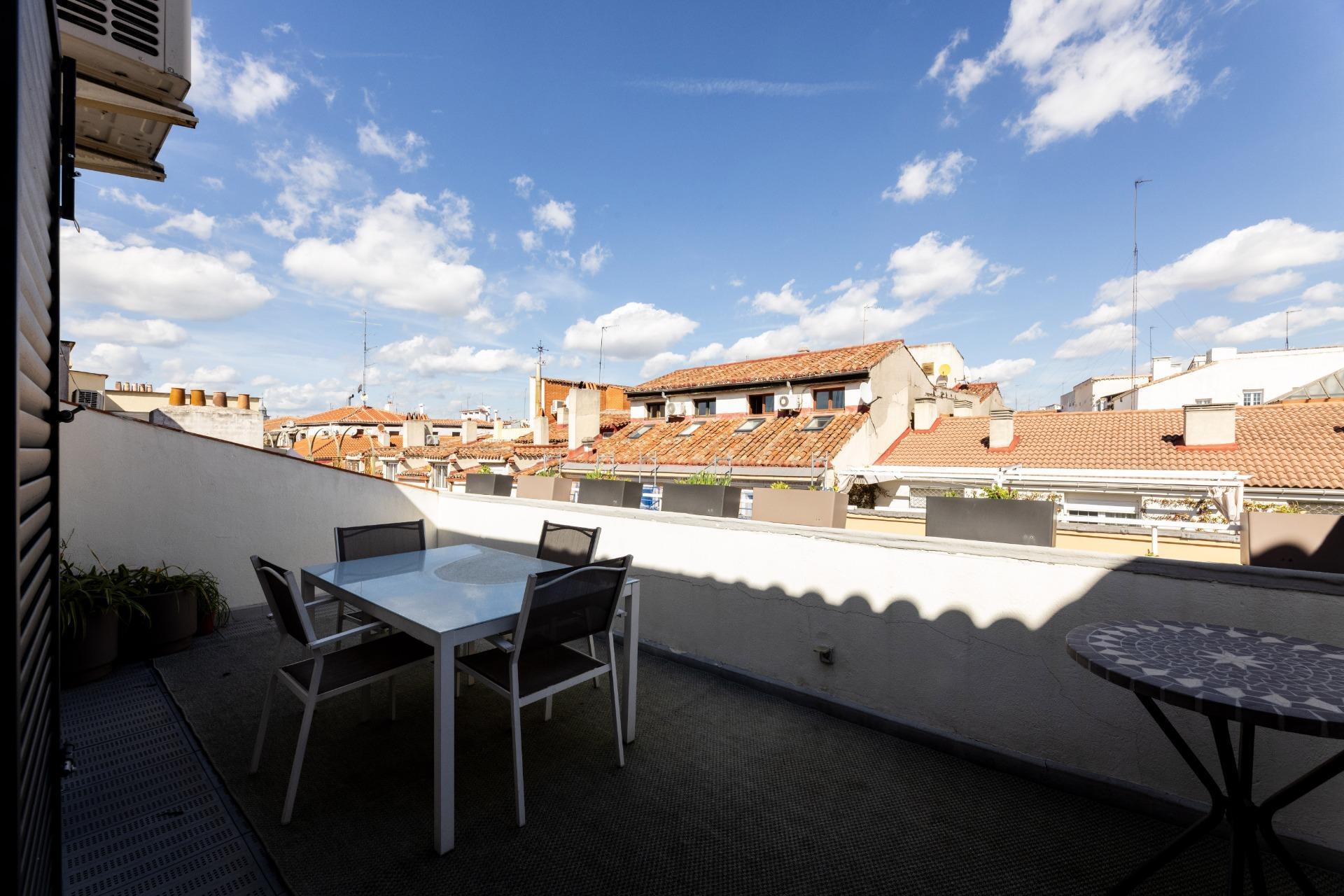 Piso en alquiler  calle PEZ, Madrid  9/26